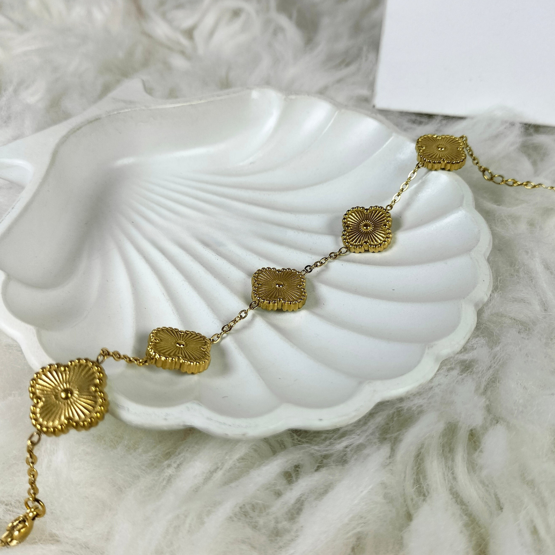 Gold Plated Clover Bracelet (Pack of 1, Gold )