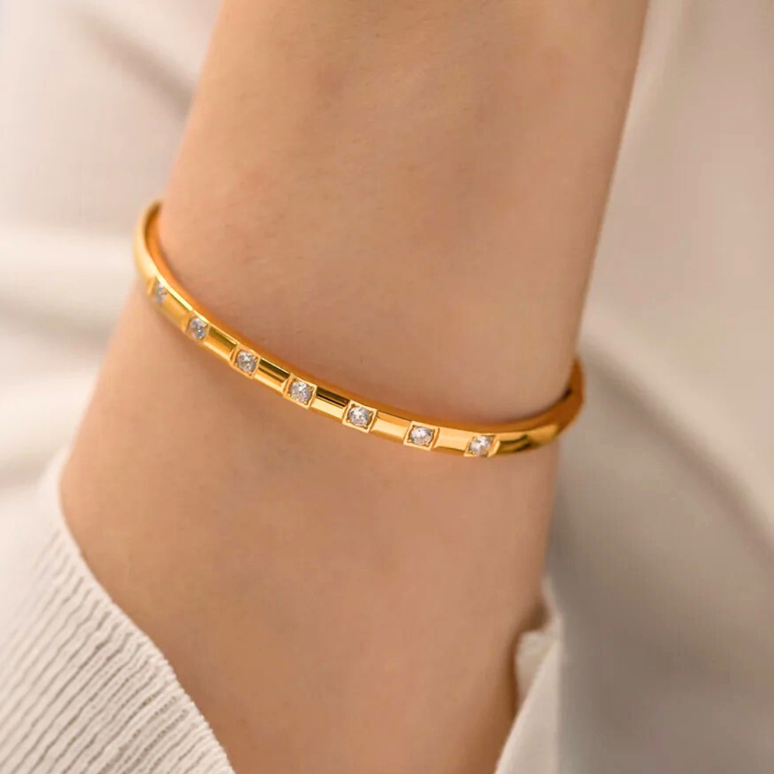 Gold Plated Stainless Steel Anti Tarnish Rhinestone Bracelet
