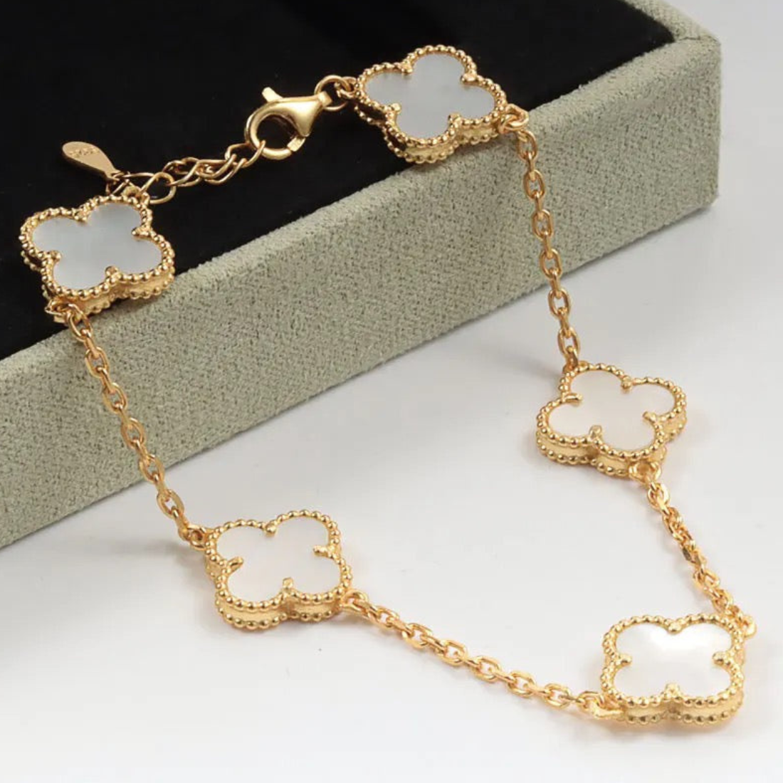Gold Plated White Clover Bracelet (Pack of 1, White)