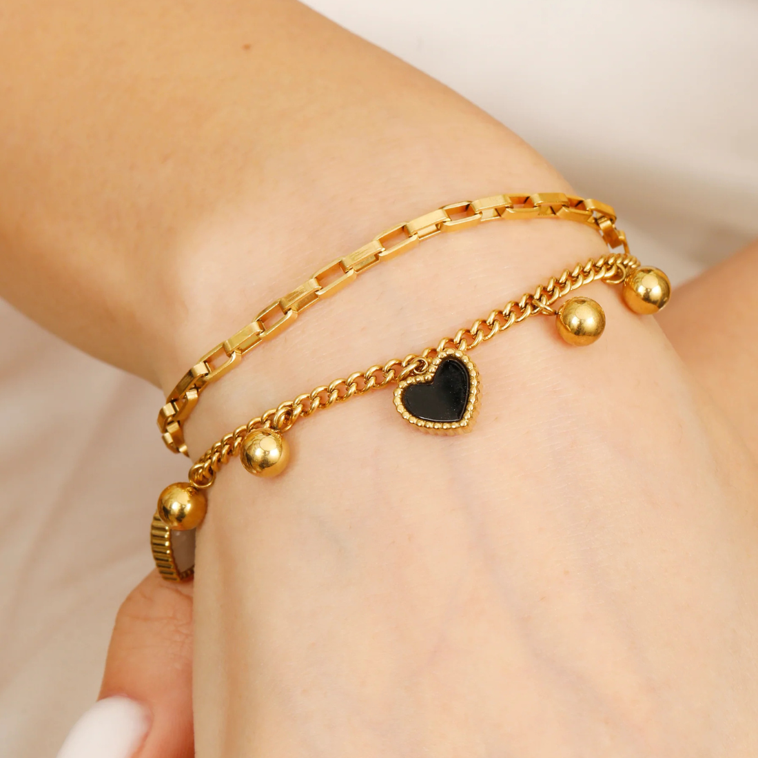 Anti-Tarnish Gold Plated Waterproof Reversible Hearts Bracelet (Gold)